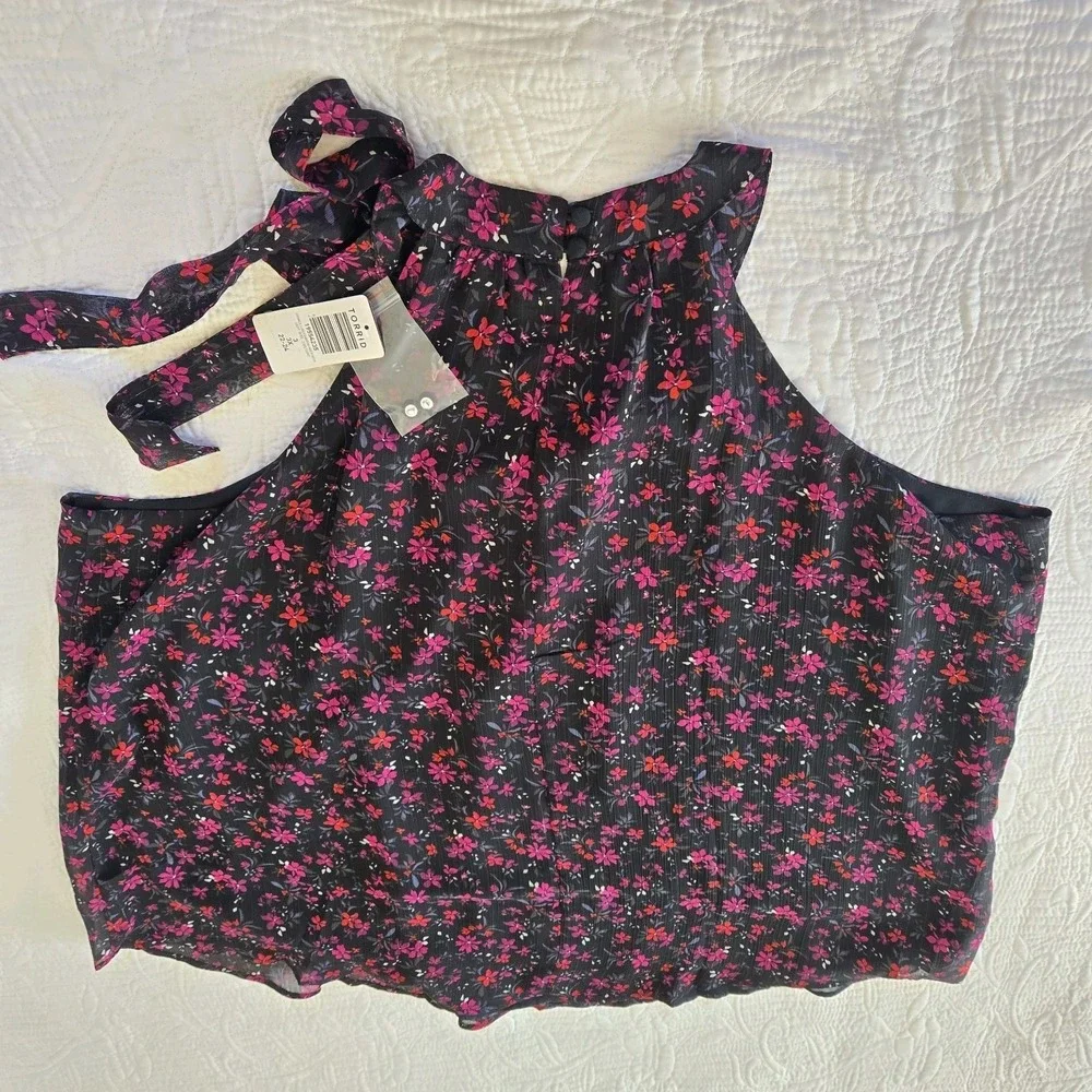NWT Torrid Crinkle Lurex Chiffon Halter Top Black Floral‎ Flowy Bow 3X 22-24 - Picture 10 of 12